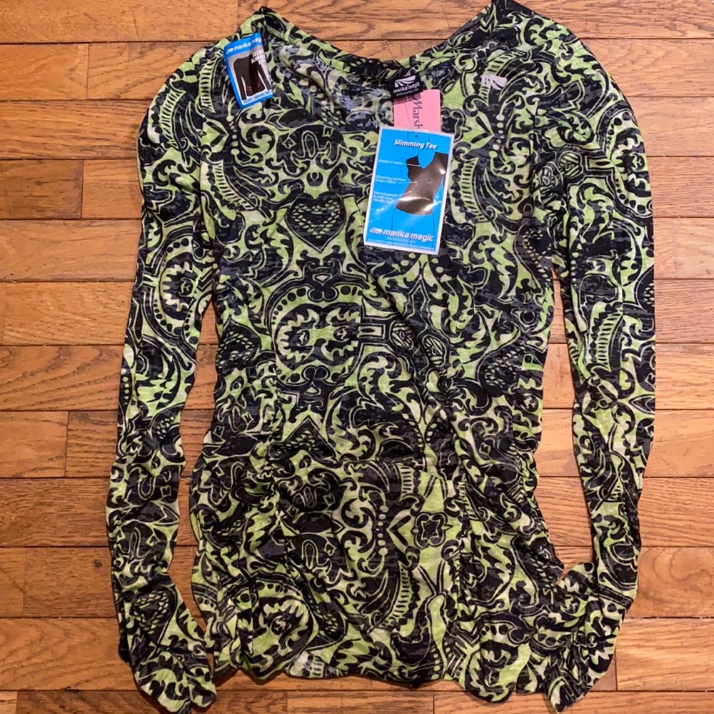 Shape enhancing top